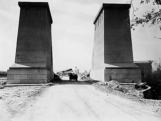 Cavaillon 1944 - U.S. 3rd Infantry Division Photography WWII