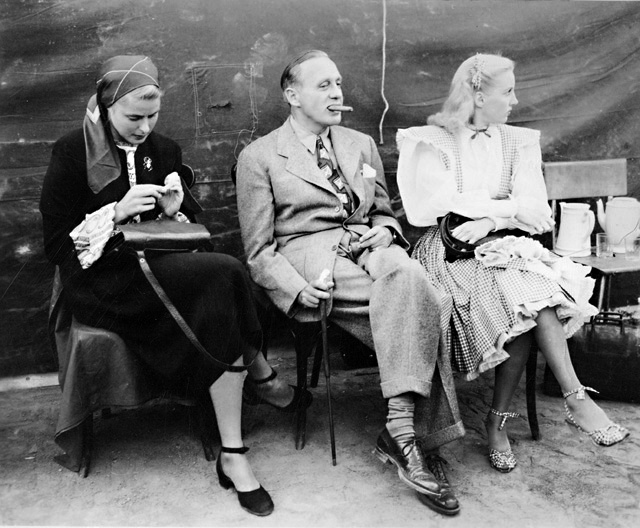 USO - Jack Benny, martha Tilton, Ingrid Bergman, Kassel, Germany 1945